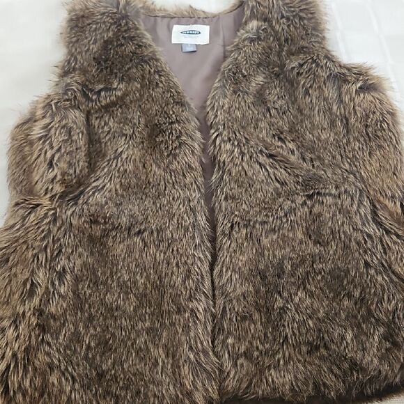 Old Navy Faux Fur Vest - Picture 14 of 16